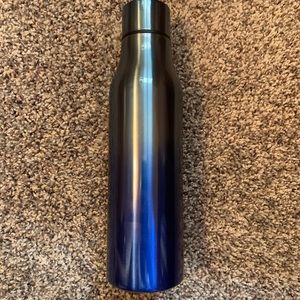 Stainless steel water bottle
